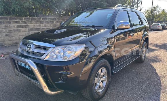 Nunua Ilio tumika Toyota Fortuner Nyeusi Gari ndani ya Maputo nchini Maputo Nunua Ilio tumika Toyota Fortuner Nyeusi Gari ndani ya Maputo nchini Maputo