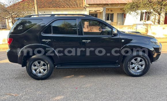 Nunua Ilio tumika Toyota Fortuner Nyeusi Gari ndani ya Maputo nchini Maputo Nunua Ilio tumika Toyota Fortuner Nyeusi Gari ndani ya Maputo nchini Maputo