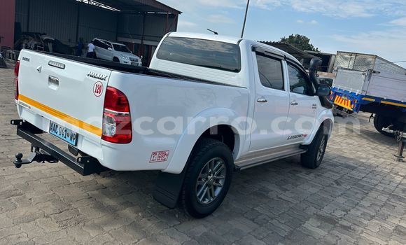 Nunua Ilio tumika Toyota Hilux Nyeupe Gari ndani ya Maputo nchini Maputo