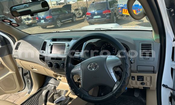 Nunua Ilio tumika Toyota Hilux Nyeupe Gari ndani ya Maputo nchini Maputo Nunua Ilio tumika Toyota Hilux Nyeupe Gari ndani ya Maputo nchini Maputo