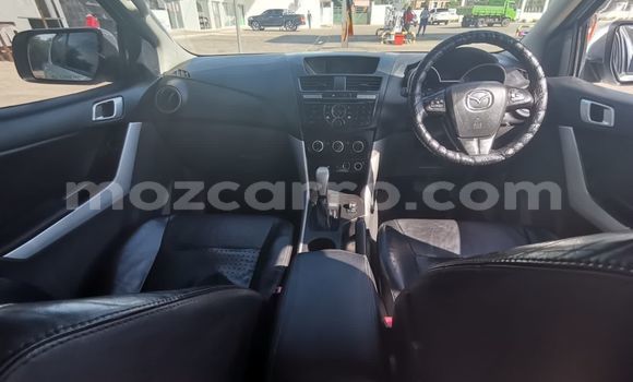Comprar Usado Mazda BT-50 Branco Carro em Maputo em Maputo Comprar Usado Mazda BT-50 Branco Carro em Maputo em Maputo