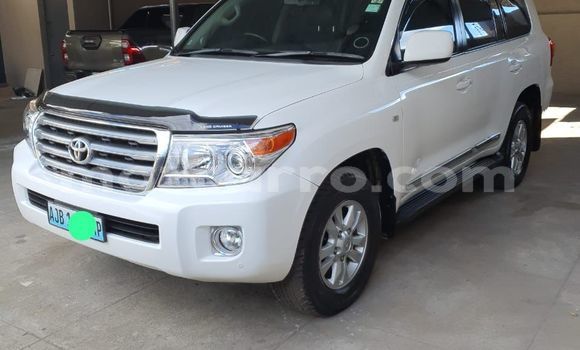 Nunua Ilio tumika Toyota Land Cruiser Nyeupe Gari ndani ya Maputo nchini Maputo