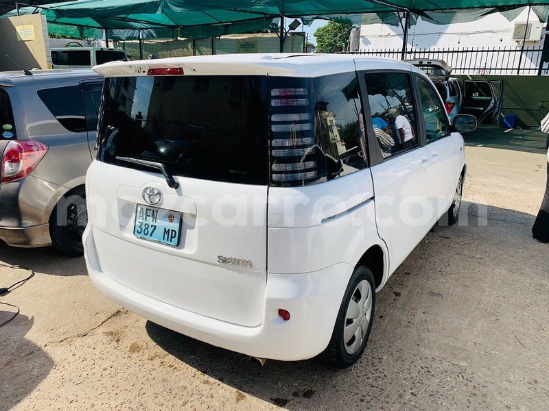 Big with watermark toyota sienta maputo maputo 15518