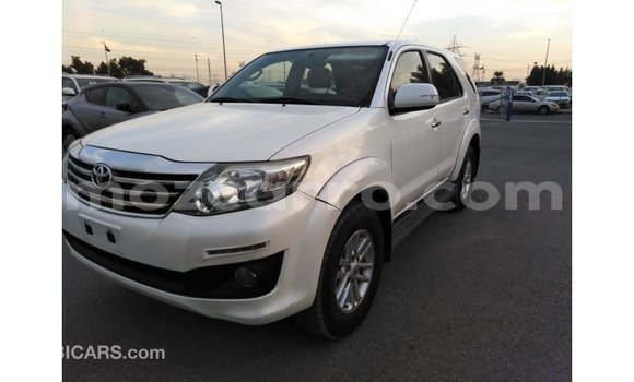 Comprar Importar Toyota Fortuner Branco Carro em Import - Dubai em Cabo Delgado Comprar Importar Toyota Fortuner Branco Carro em Import - Dubai em Cabo Delgado