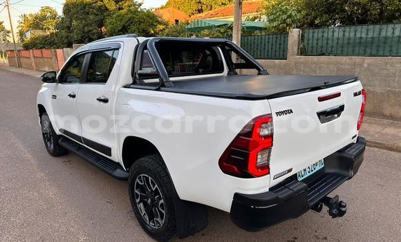 Nunua Ilio tumika Toyota Hilux Nyeupe Gari ndani ya Maputo nchini Maputo Nunua Ilio tumika Toyota Hilux Nyeupe Gari ndani ya Maputo nchini Maputo