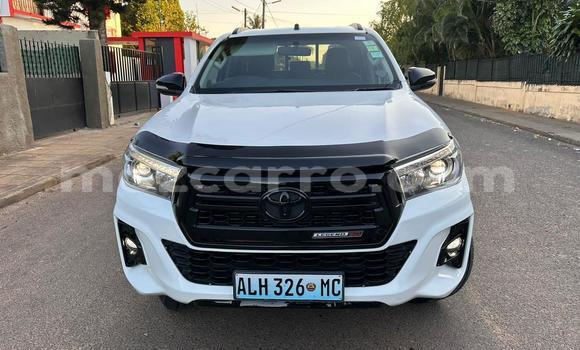 Nunua Ilio tumika Toyota Hilux Nyeupe Gari ndani ya Maputo nchini Maputo Nunua Ilio tumika Toyota Hilux Nyeupe Gari ndani ya Maputo nchini Maputo