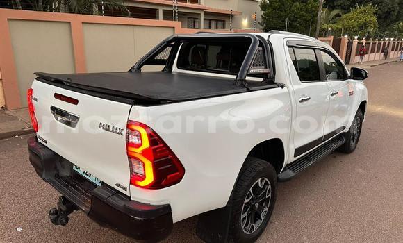 Nunua Ilio tumika Toyota Hilux Nyeupe Gari ndani ya Maputo nchini Maputo Nunua Ilio tumika Toyota Hilux Nyeupe Gari ndani ya Maputo nchini Maputo