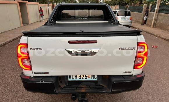Nunua Ilio tumika Toyota Hilux Nyeupe Gari ndani ya Maputo nchini Maputo Nunua Ilio tumika Toyota Hilux Nyeupe Gari ndani ya Maputo nchini Maputo