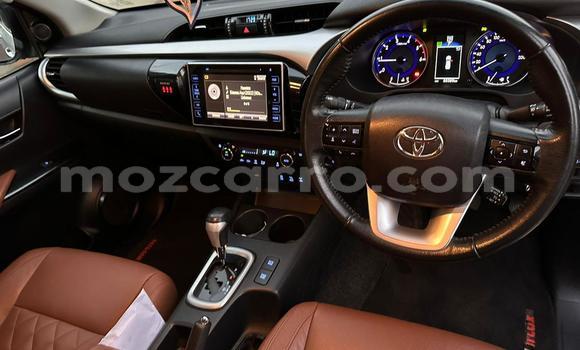Nunua Ilio tumika Toyota Hilux Nyeupe Gari ndani ya Maputo nchini Maputo Nunua Ilio tumika Toyota Hilux Nyeupe Gari ndani ya Maputo nchini Maputo