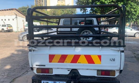 Nunua Ilio tumika Toyota Hilux Nyeupe Gari ndani ya Maputo nchini Maputo Nunua Ilio tumika Toyota Hilux Nyeupe Gari ndani ya Maputo nchini Maputo
