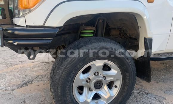 Nunua Ilio tumika Toyota Hilux Nyeupe Gari ndani ya Maputo nchini Maputo Nunua Ilio tumika Toyota Hilux Nyeupe Gari ndani ya Maputo nchini Maputo