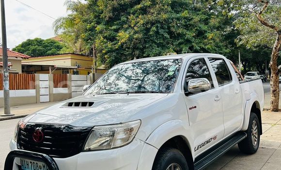 Buy Used Toyota Hilux White Car in Maputo in Maputo