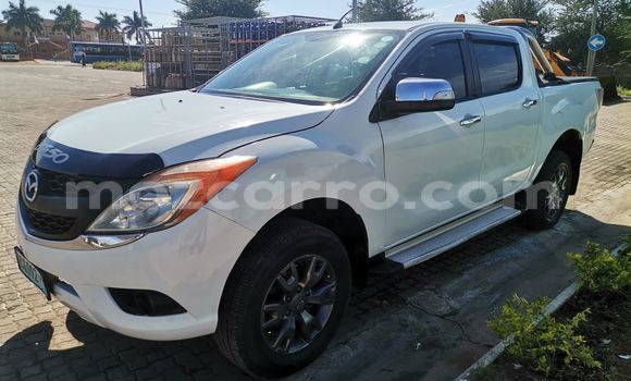 Nunua Ilio tumika Mazda BT-50 Nyeupe Gari ndani ya Maputo nchini Maputo