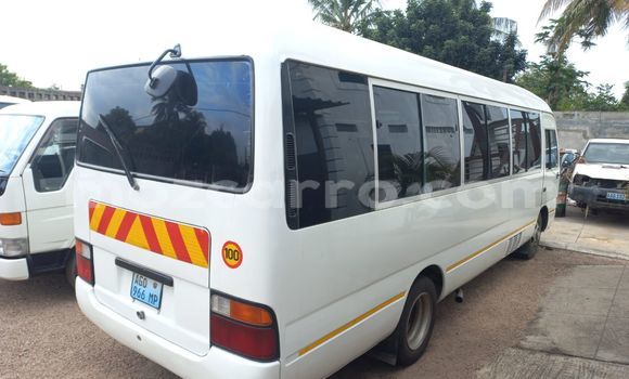 Nunua Ilio tumika Toyota Coaster Nyeupe Gari ndani ya Marara nchini Tete Nunua Ilio tumika Toyota Coaster Nyeupe Gari ndani ya Marara nchini Tete