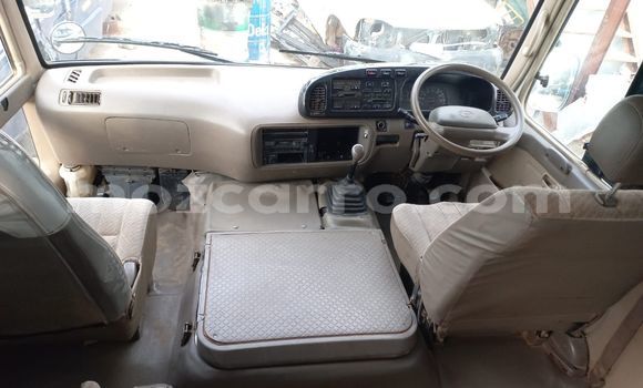 Nunua Ilio tumika Toyota Coaster Nyeupe Gari ndani ya Marara nchini Tete Nunua Ilio tumika Toyota Coaster Nyeupe Gari ndani ya Marara nchini Tete