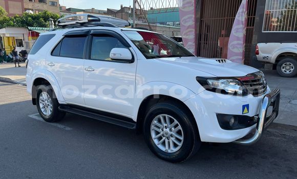 Comprar Usado Toyota Fortuner Branco Carro em Maputo em Maputo