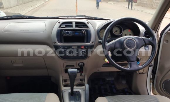 Nunua Ilio tumika Toyota RAV4 Nyeupe Gari ndani ya Maputo nchini Maputo Nunua Ilio tumika Toyota RAV4 Nyeupe Gari ndani ya Maputo nchini Maputo