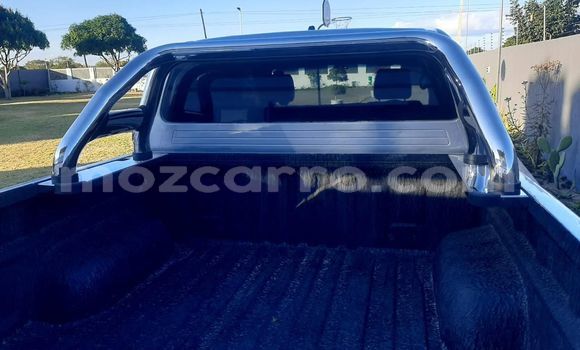 Nunua Ilio tumika Toyota Hilux Fedha Gari ndani ya Maputo nchini Maputo Nunua Ilio tumika Toyota Hilux Fedha Gari ndani ya Maputo nchini Maputo