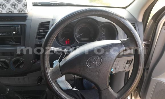 Nunua Ilio tumika Toyota Hilux Fedha Gari ndani ya Maputo nchini Maputo Nunua Ilio tumika Toyota Hilux Fedha Gari ndani ya Maputo nchini Maputo