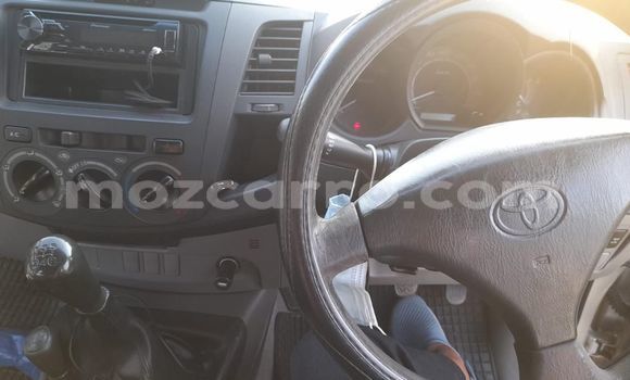 Nunua Ilio tumika Toyota Hilux Fedha Gari ndani ya Maputo nchini Maputo Nunua Ilio tumika Toyota Hilux Fedha Gari ndani ya Maputo nchini Maputo