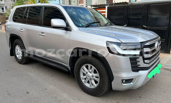 Buy Used Toyota Land Cruiser Prado Silver Car in Maputo in Maputo Buy Used Toyota Land Cruiser Prado Silver Car in Maputo in Maputo