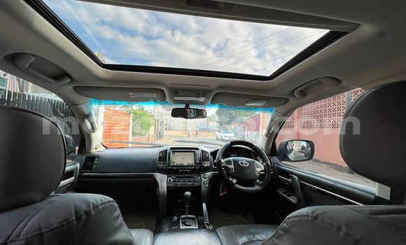 Buy Used Toyota Land Cruiser Prado Silver Car in Maputo in Maputo Buy Used Toyota Land Cruiser Prado Silver Car in Maputo in Maputo