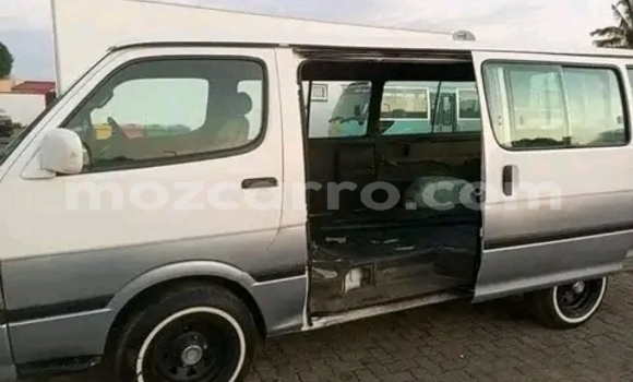 Nunua Ilio tumika Toyota Hiace Nyeupe Gari ndani ya Maputo nchini Maputo Nunua Ilio tumika Toyota Hiace Nyeupe Gari ndani ya Maputo nchini Maputo