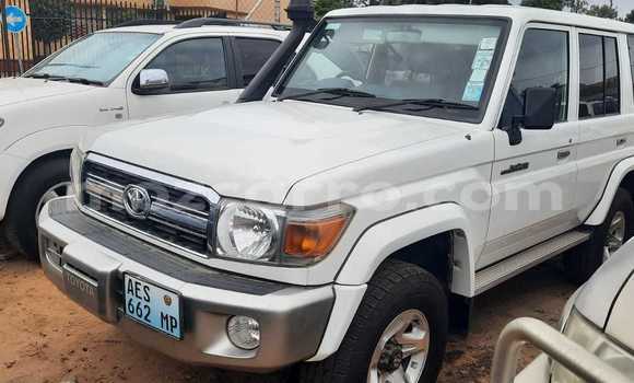 Nunua Ilio tumika Toyota Land Cruiser Nyeupe Gari ndani ya Maputo nchini Maputo Nunua Ilio tumika Toyota Land Cruiser Nyeupe Gari ndani ya Maputo nchini Maputo