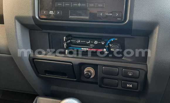 Nunua Ilio tumika Toyota Land Cruiser Nyeupe Gari ndani ya Maputo nchini Maputo Nunua Ilio tumika Toyota Land Cruiser Nyeupe Gari ndani ya Maputo nchini Maputo