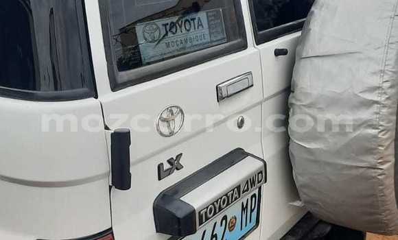 Nunua Ilio tumika Toyota Land Cruiser Nyeupe Gari ndani ya Maputo nchini Maputo Nunua Ilio tumika Toyota Land Cruiser Nyeupe Gari ndani ya Maputo nchini Maputo