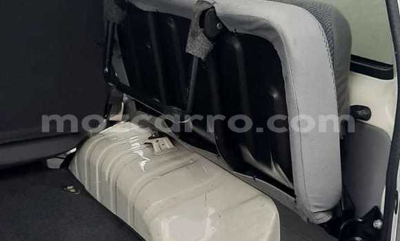 Nunua Ilio tumika Toyota Land Cruiser Nyeupe Gari ndani ya Maputo nchini Maputo Nunua Ilio tumika Toyota Land Cruiser Nyeupe Gari ndani ya Maputo nchini Maputo