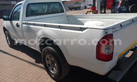 Comprar Usado Isuzu KB Branco Carro em Maputo em Maputo Comprar Usado Isuzu KB Branco Carro em Maputo em Maputo