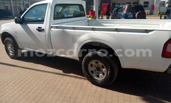 Comprar Usado Isuzu KB Branco Carro em Maputo em Maputo Comprar Usado Isuzu KB Branco Carro em Maputo em Maputo
