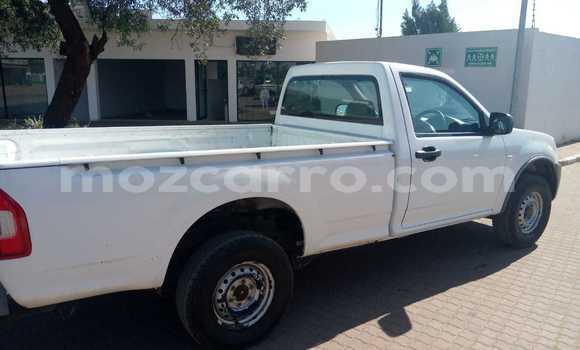 Comprar Usado Isuzu KB Branco Carro em Maputo em Maputo Comprar Usado Isuzu KB Branco Carro em Maputo em Maputo