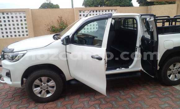 Comprar Usado Toyota Hiluxe Revo Branco Carro em Maputo em Maputo Comprar Usado Toyota Hiluxe Revo Branco Carro em Maputo em Maputo