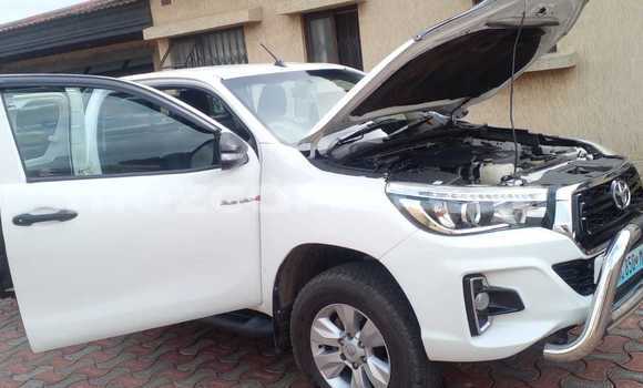 Comprar Usado Toyota Hiluxe Revo Branco Carro em Maputo em Maputo Comprar Usado Toyota Hiluxe Revo Branco Carro em Maputo em Maputo