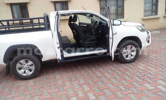 Comprar Usado Toyota Hiluxe Revo Branco Carro em Maputo em Maputo Comprar Usado Toyota Hiluxe Revo Branco Carro em Maputo em Maputo