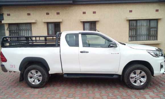 Comprar Usado Toyota Hiluxe Revo Branco Carro em Maputo em Maputo Comprar Usado Toyota Hiluxe Revo Branco Carro em Maputo em Maputo