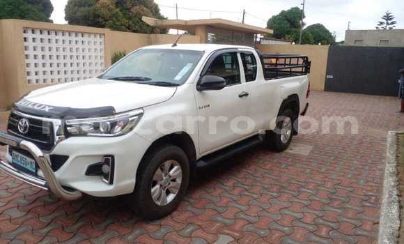 Comprar Usado Toyota Hiluxe Revo Branco Carro em Maputo em Maputo Comprar Usado Toyota Hiluxe Revo Branco Carro em Maputo em Maputo