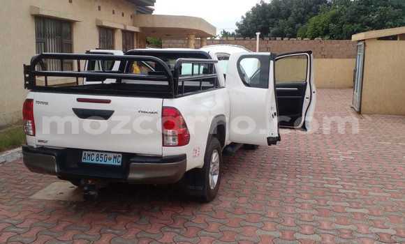Comprar Usado Toyota Hiluxe Revo Branco Carro em Maputo em Maputo Comprar Usado Toyota Hiluxe Revo Branco Carro em Maputo em Maputo