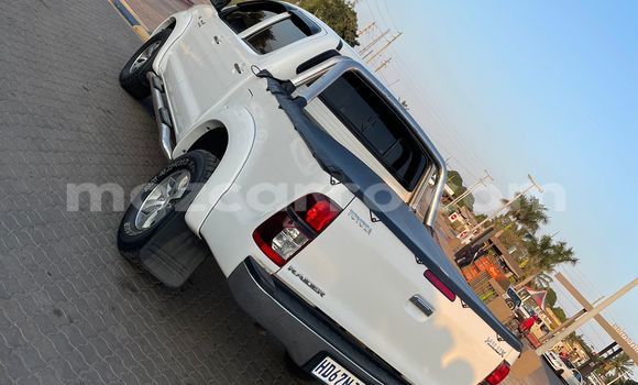 Nunua Ilio tumika Toyota Hilux Nyeupe Gari ndani ya Maputo nchini Maputo Nunua Ilio tumika Toyota Hilux Nyeupe Gari ndani ya Maputo nchini Maputo