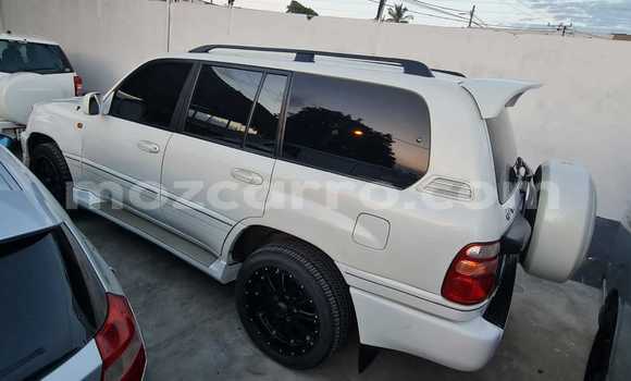 Nunua Ilio tumika Toyota Land Cruiser Prado Nyeupe Gari ndani ya Maputo nchini Maputo Nunua Ilio tumika Toyota Land Cruiser Prado Nyeupe Gari ndani ya Maputo nchini Maputo