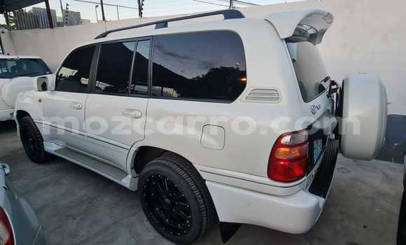Nunua Ilio tumika Toyota Land Cruiser Prado Nyeupe Gari ndani ya Maputo nchini Maputo Nunua Ilio tumika Toyota Land Cruiser Prado Nyeupe Gari ndani ya Maputo nchini Maputo