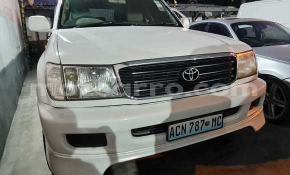 Nunua Ilio tumika Toyota Land Cruiser Prado Nyeupe Gari ndani ya Maputo nchini Maputo Nunua Ilio tumika Toyota Land Cruiser Prado Nyeupe Gari ndani ya Maputo nchini Maputo