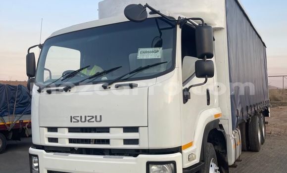Comprar Usado Isuzu 117 Branco Carro em Maputo em Maputo