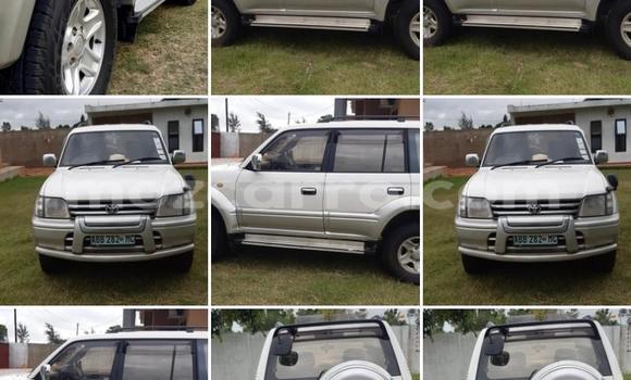 Nunua Ilio tumika Toyota Land Cruiser Prado Nyeupe Gari ndani ya Maputo nchini Maputo Nunua Ilio tumika Toyota Land Cruiser Prado Nyeupe Gari ndani ya Maputo nchini Maputo