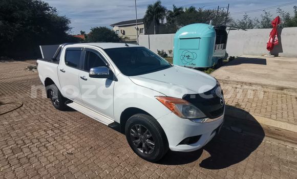 Comprar Usado Mazda BT-50 Branco Carro em Maputo em Maputo Comprar Usado Mazda BT-50 Branco Carro em Maputo em Maputo