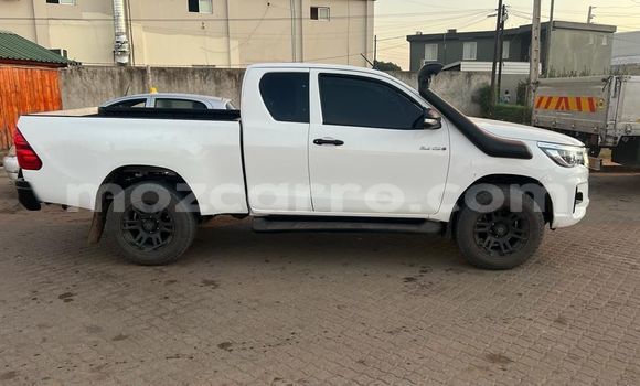 Buy Used Toyota Hiluxe Revo White Car in Maputo in Maputo Buy Used Toyota Hiluxe Revo White Car in Maputo in Maputo