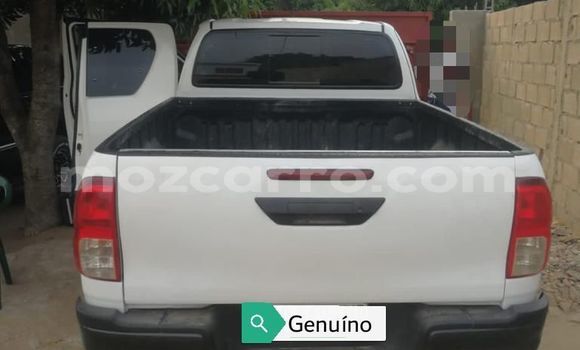 Buy Used Toyota Hiluxe Revo White Car in Maputo in Maputo Buy Used Toyota Hiluxe Revo White Car in Maputo in Maputo