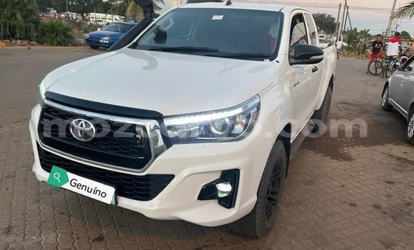 Buy Used Toyota Hiluxe Revo White Car in Maputo in Maputo Buy Used Toyota Hiluxe Revo White Car in Maputo in Maputo
